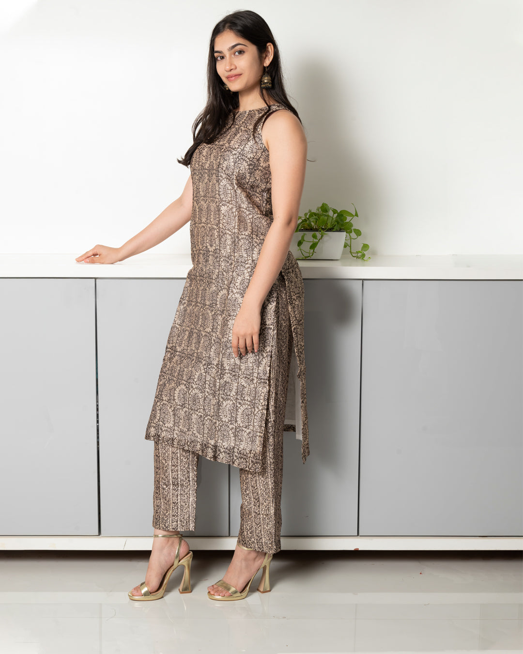 Okar Print-2-Piece-Kurta with Side Pocket maheshwari silk, plant base dye by NEELMII