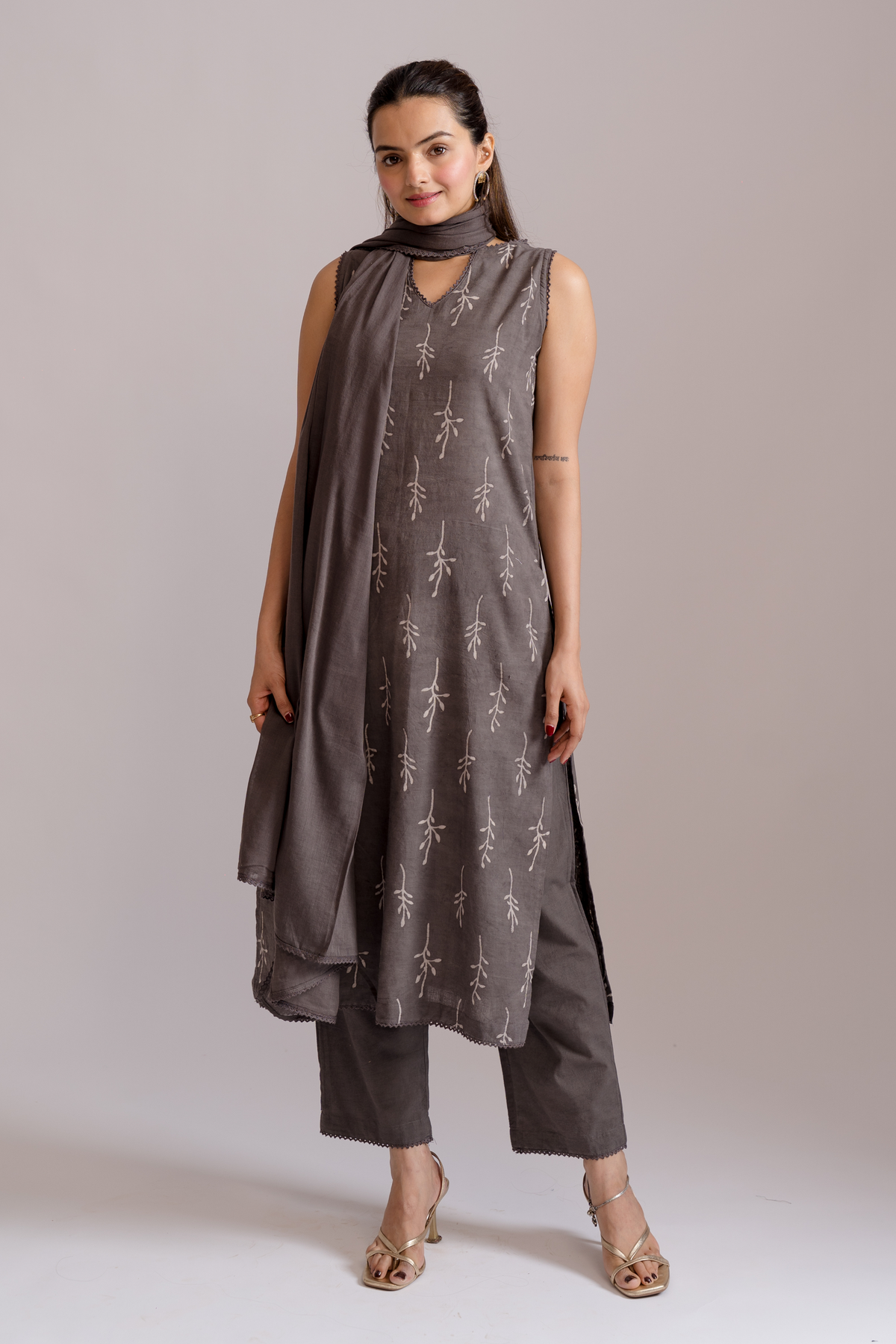 Sleeveless Dabbu Printed Kurta 3-pc Set With Dupatta  Grey