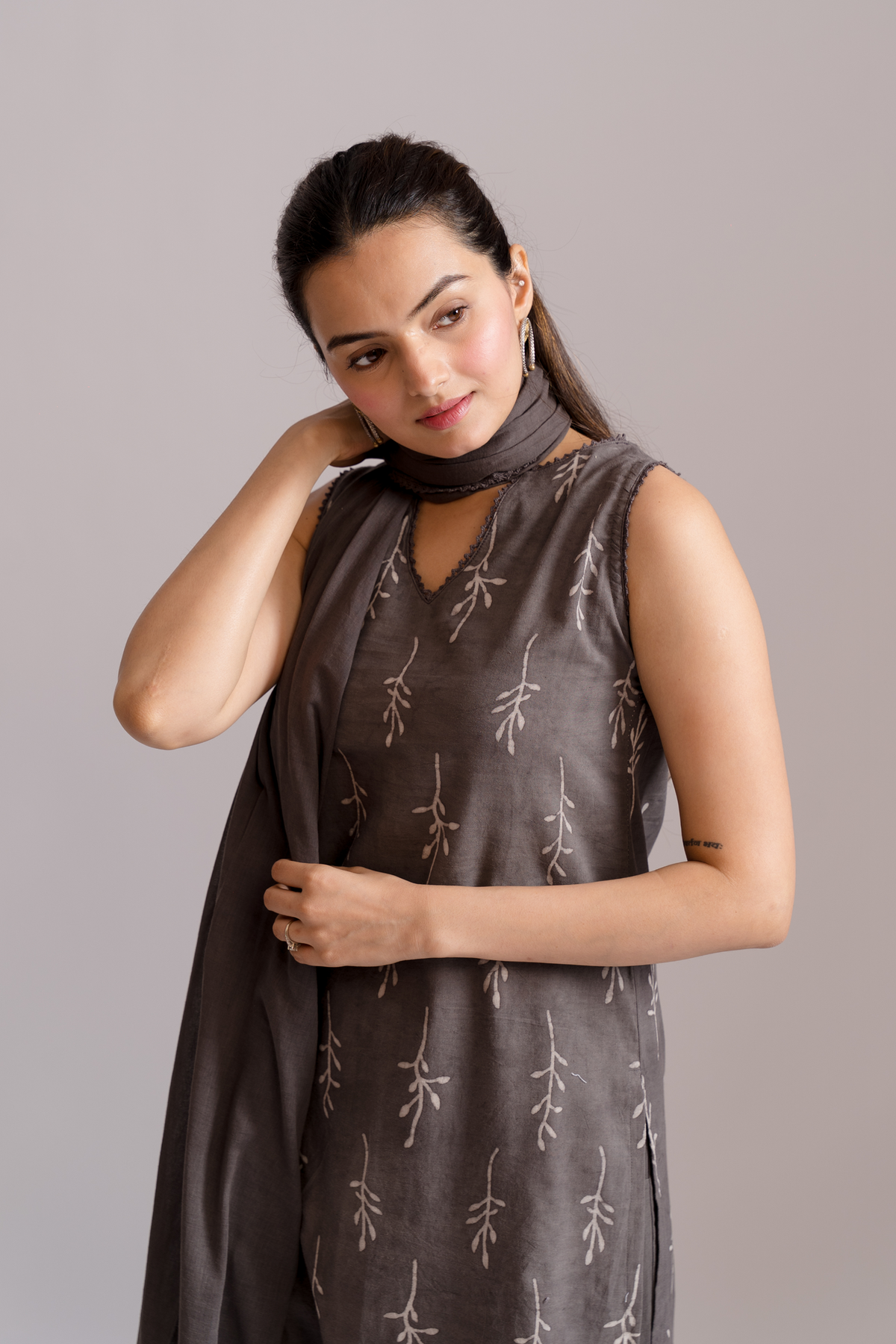 Sleeveless Dabbu Printed Kurta 3-pc Set With Dupatta  Grey