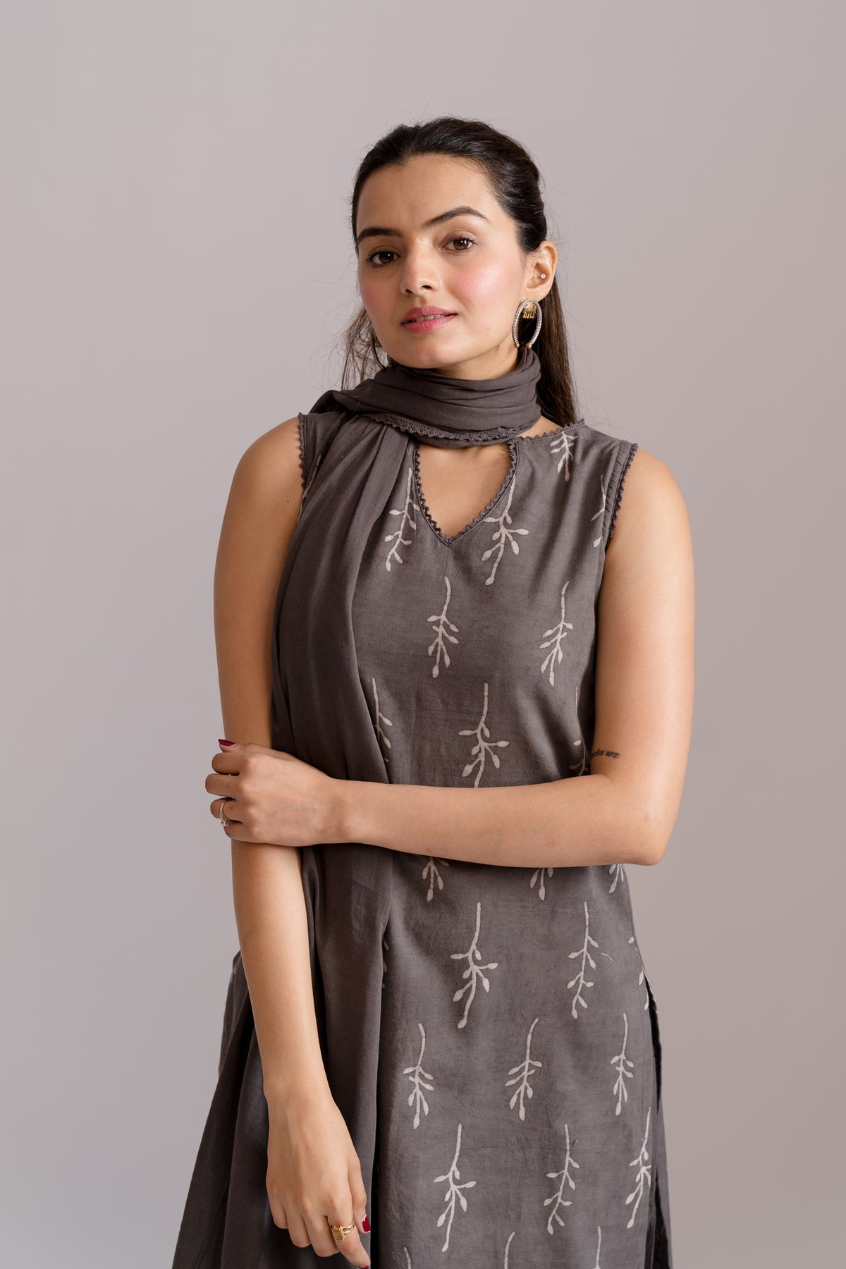 Sleeveless Dabbu Printed Kurta 3-pc Set With Dupatta  Grey