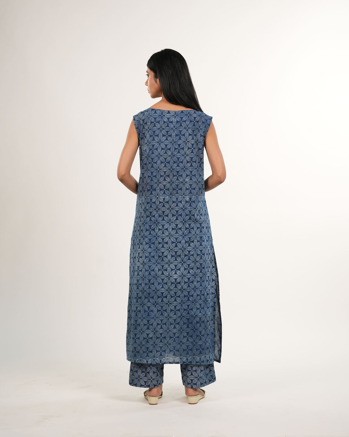 Indigo Floral 2-Piece Kurta Set | Handblock Printed | Neelmii