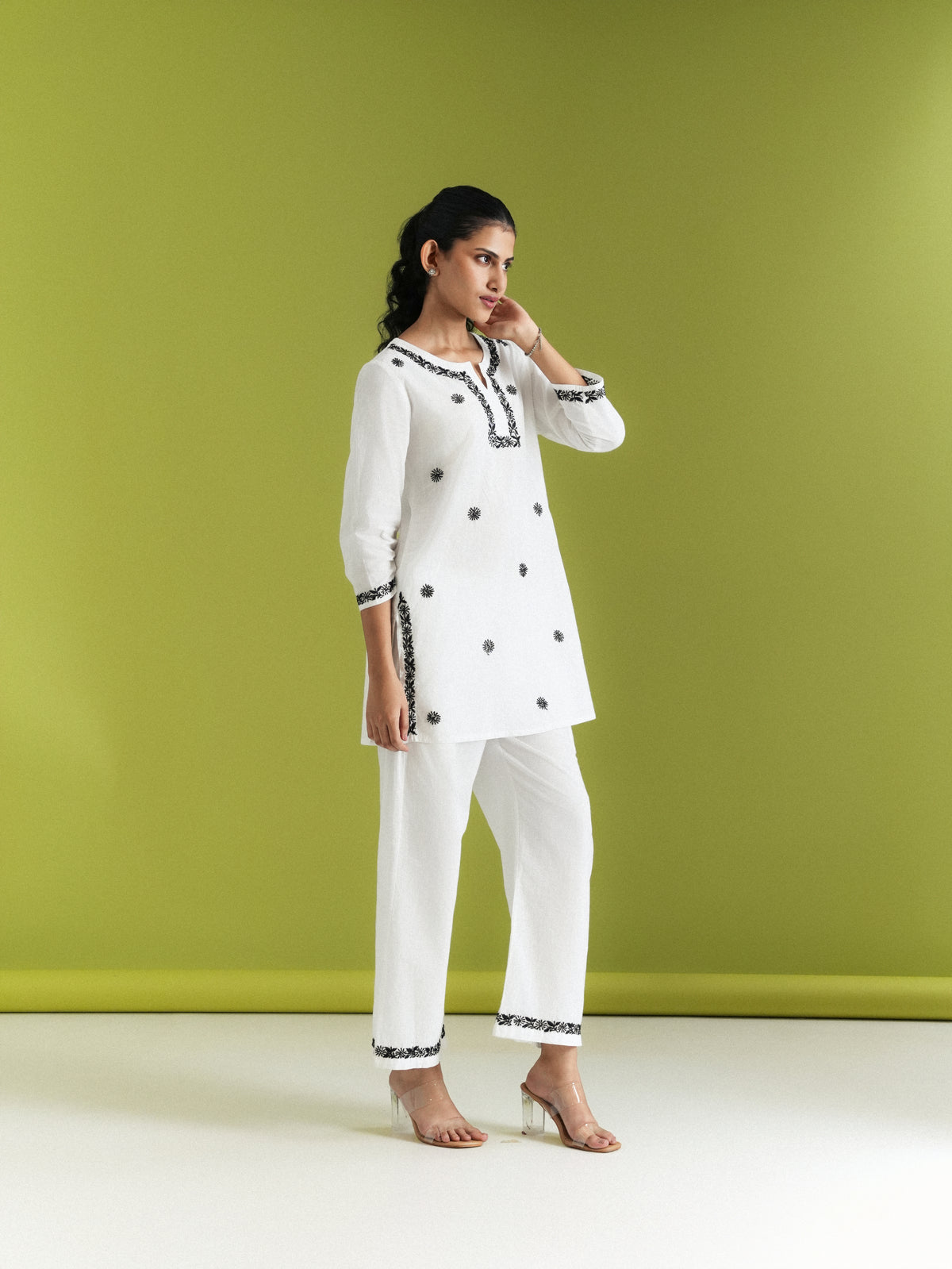Mogra Safedi Leher 2-Piece Kurta Set (White short kurta set)